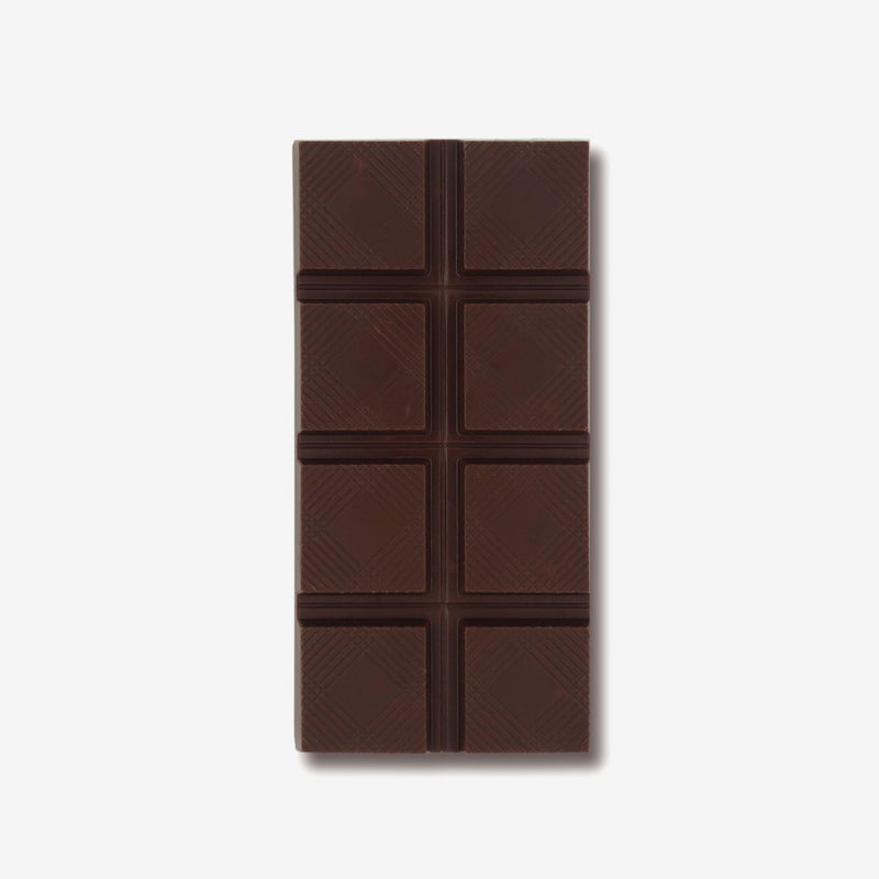 A milk chocolate bar with pieces of honeycomb